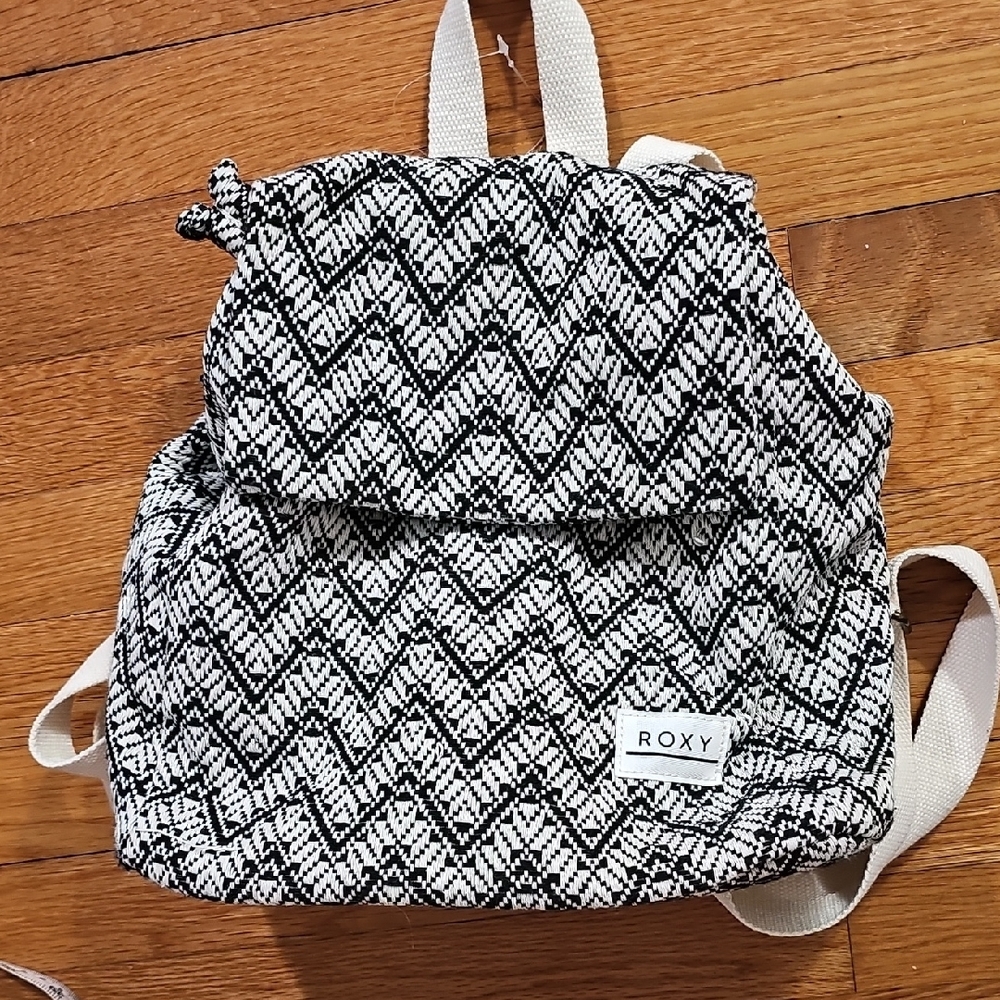 Roxy Zigzag Patterned Backpack in Black and Cream - image 8